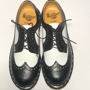 Dr Doc Martens UK SZ 6 Black White 3989/34 Brogue